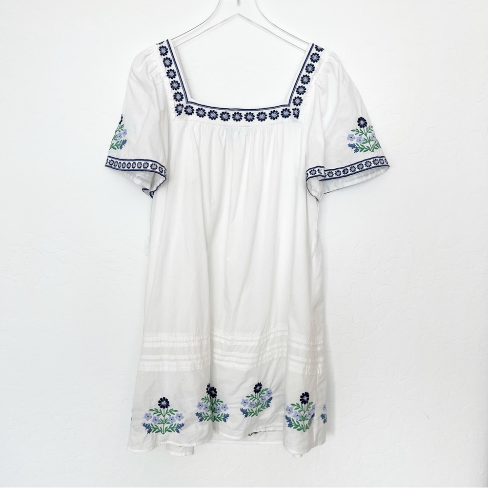 Draper James Embroidered White dress with blue floral Pattern Size Medium - Picture 9 of 14